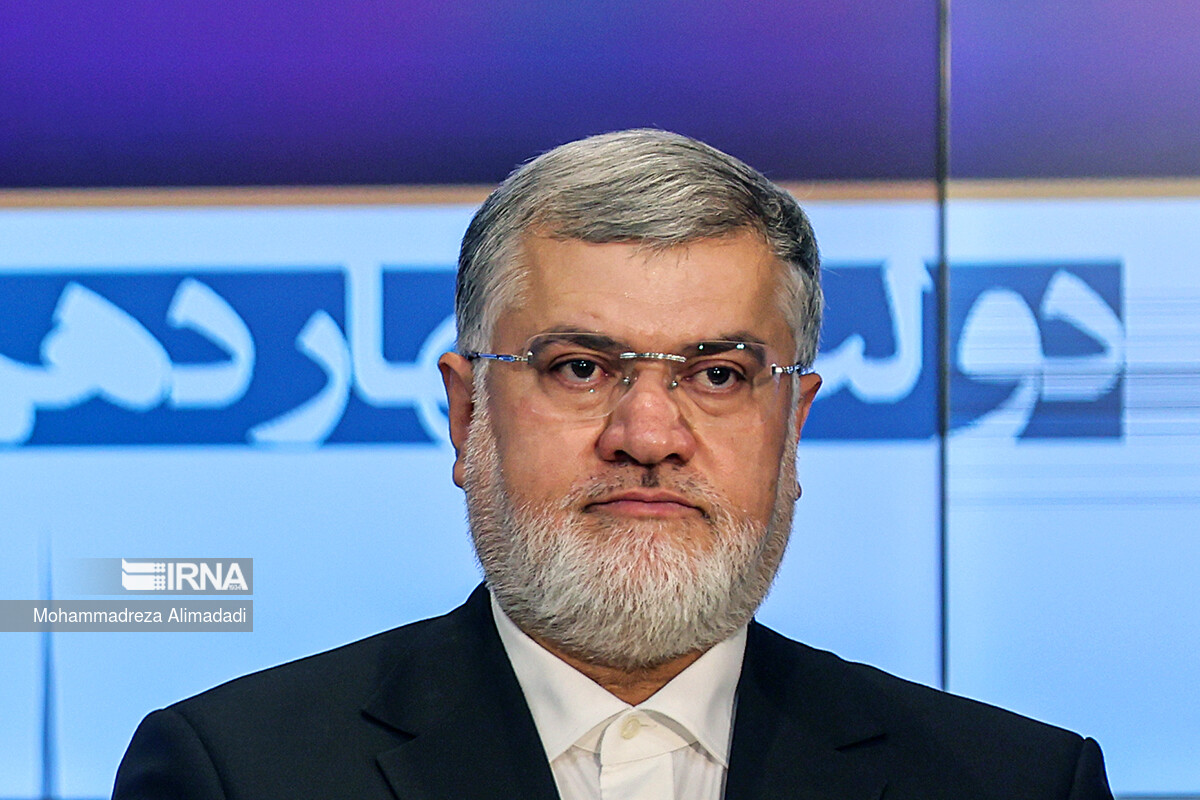 استاندار تهران: معلمان در تربیت نسل آگاه نقش آفرین هستند