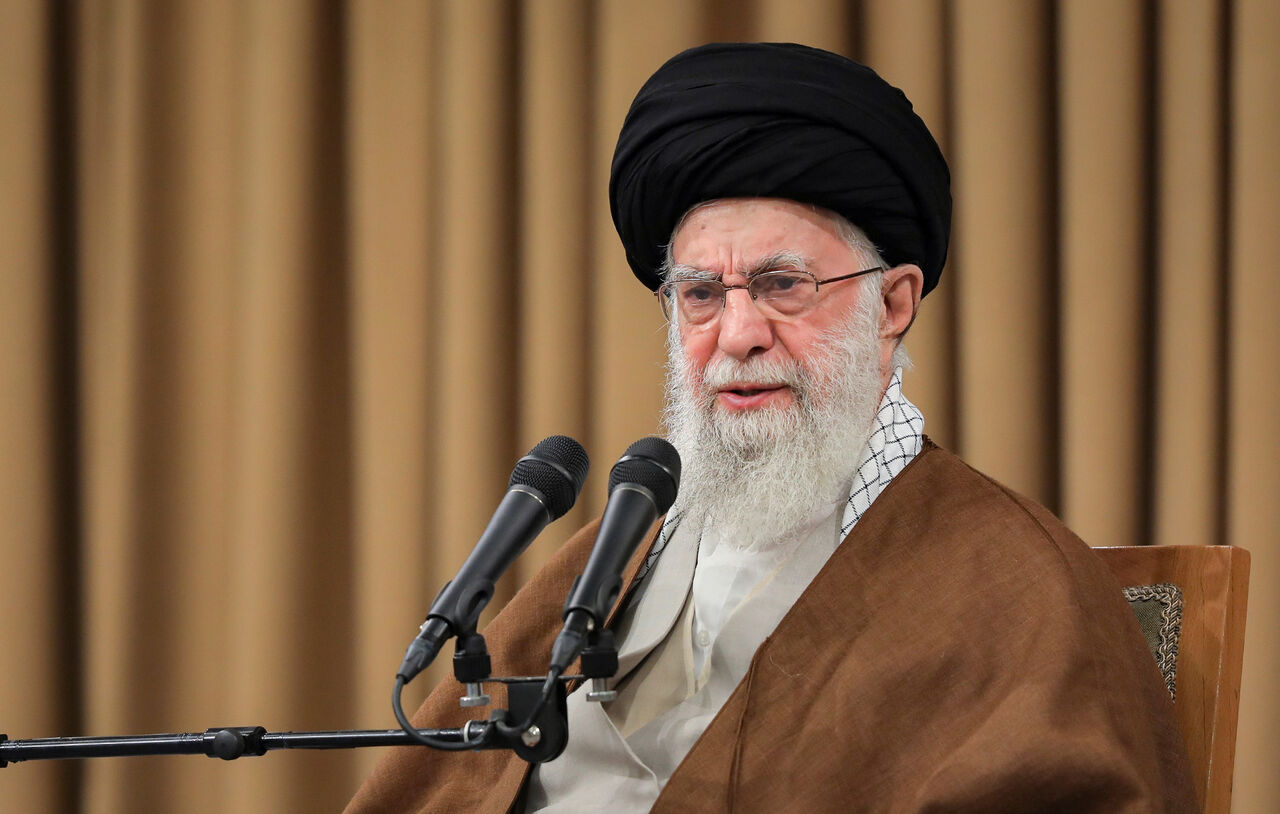 توییت جدید رهبر انقلاب به زبان عبری:تمام سران باند تروریستی صهیونیستی باید محاکمه شوند توییت جدید رهبر انقلاب به زبان عبری:تمام سران باند تروریستی صهیونیستی باید محاکمه شوند