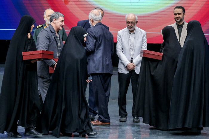 وقتی تقریظ رهبری فراتر از ادبیات عمل میکند