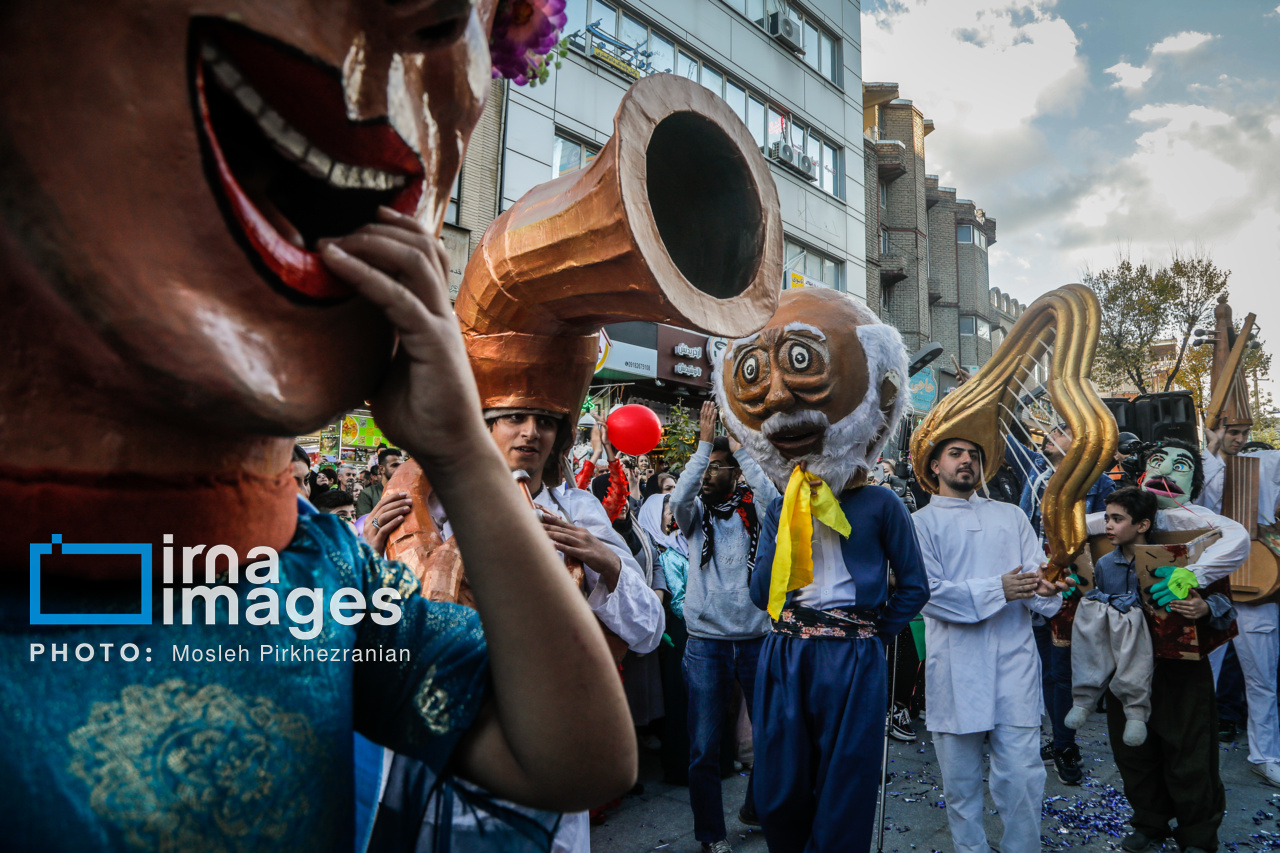 حاشیه نگاری جشنواره تئاتر؛کودکان سرطانی میهمان سفیران شادی