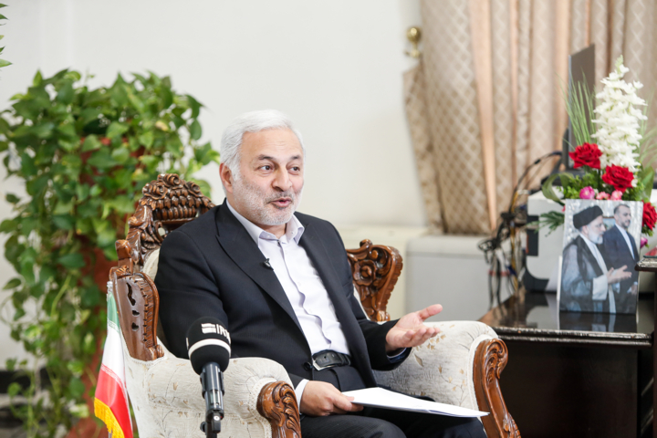 ۱۰۰ روز دیپلماسی کنسولی؛ از آزادی ۱۸۲ زندانی ایرانی تا تسهیل رفتوآمد هموطنان