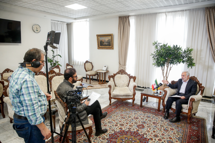 ۱۰۰ روز دیپلماسی کنسولی؛ از آزادی ۱۸۲ زندانی ایرانی تا تسهیل رفتوآمد هموطنان