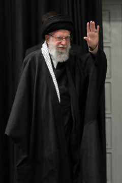 Hosseiniyeh de l'Imam Khomeini : 4e nuit de la cérémonie de deuil commémorative de la tèrs vénérée Fatima Zahra (P) en présence du Leader de la RII, l’ayatollah Seyyed Ali Khamenei, le jeudi 5 décembre 2024, à Téhéran. 