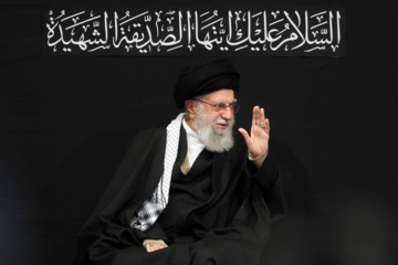 Hosseiniyeh de l'Imam Khomeini : 4e nuit de la cérémonie de deuil commémorative de la tèrs vénérée Fatima Zahra (P) en présence du Leader de la RII, l’ayatollah Seyyed Ali Khamenei, le jeudi 5 décembre 2024, à Téhéran. 