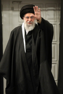 Hosseiniyeh de l'Imam Khomeini : 4e nuit de la cérémonie de deuil commémorative de la tèrs vénérée Fatima Zahra (P) en présence du Leader de la RII, l’ayatollah Seyyed Ali Khamenei, le jeudi 5 décembre 2024, à Téhéran. 