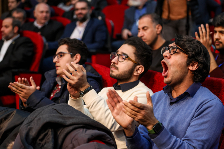 روایتی از روز دانشجو؛ شنیدن صدای فعالان دانشجویی و ۸۰۰ پیامکی که به دست پزشکیان رسید