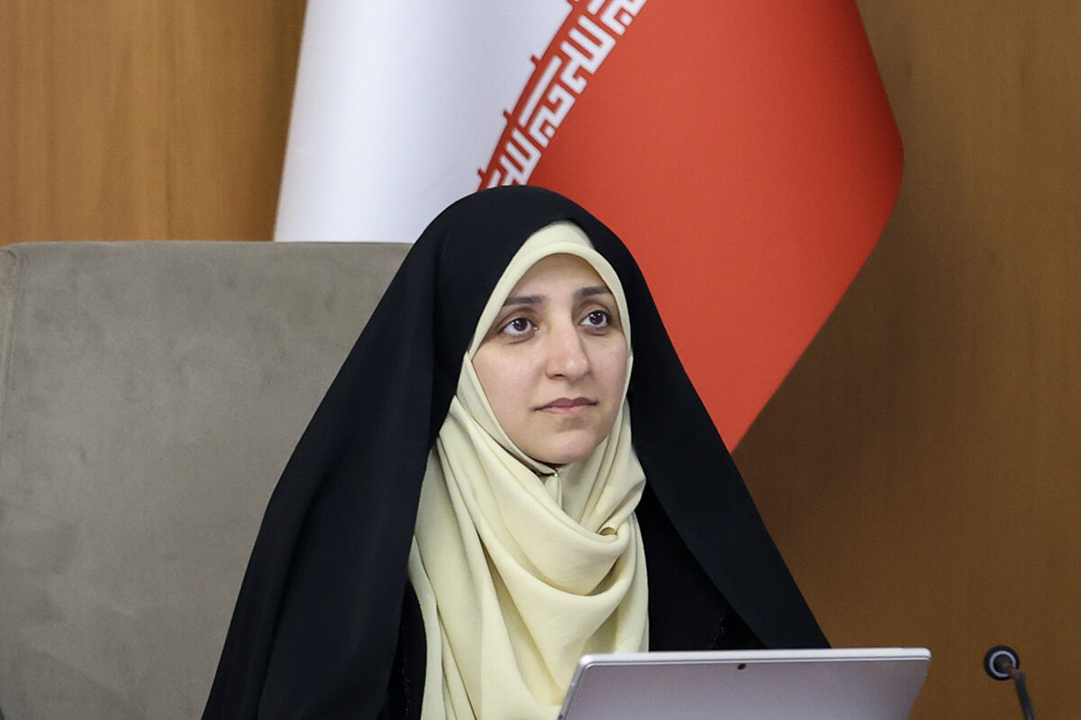 معاون رئیس جمهور در امور زنان و خانواده وارد بوشهر شد - ایرنا