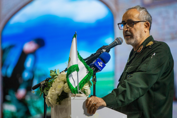 مزار سپهبد شهید علی شادمانی و شهدای دفاع مقدس ۱۲ روزه در همدان گلباران شد