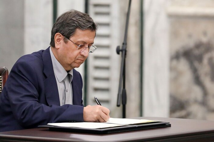 دفاع تمام قد کارشناسان از فرمانده اقتصادی دولت؛ مشکلی که با استیضاح حل نمی شود