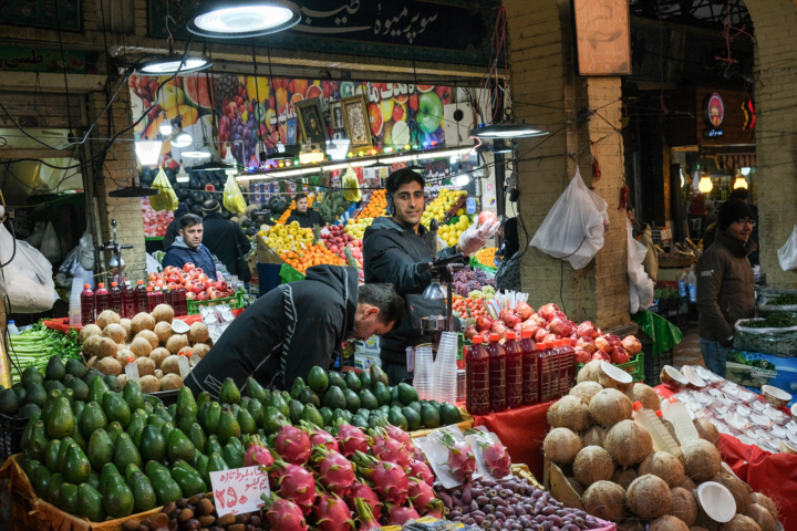 خرید شب یلدا در تهران - بازار تجریش