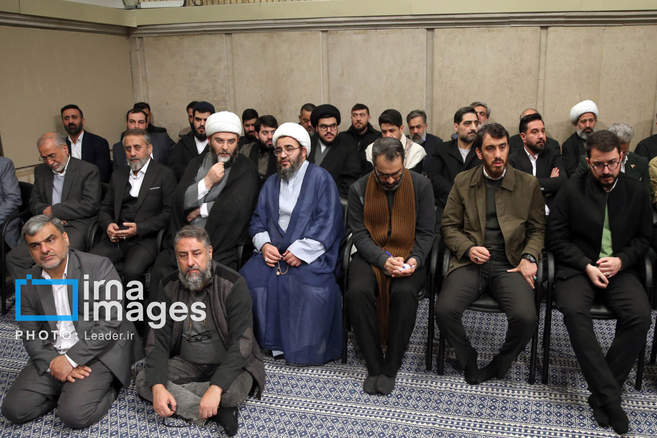 دیدار مداحان اهل بیت (ع) با رهبر انقلاب دیدار مداحان اهل بیت (ع) با رهبر انقلاب