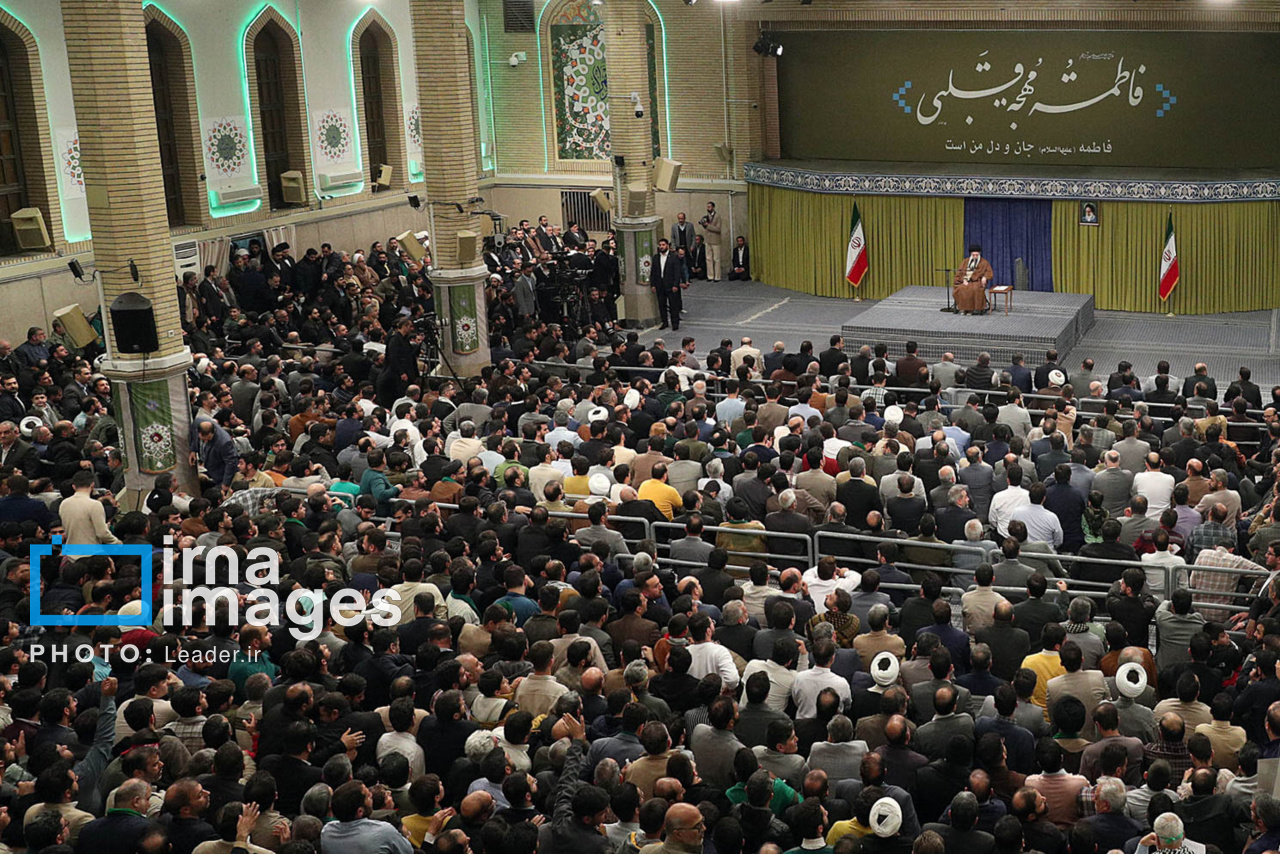 دیدار مداحان اهل بیت (ع) با رهبر انقلاب دیدار مداحان اهل بیت (ع) با رهبر انقلاب