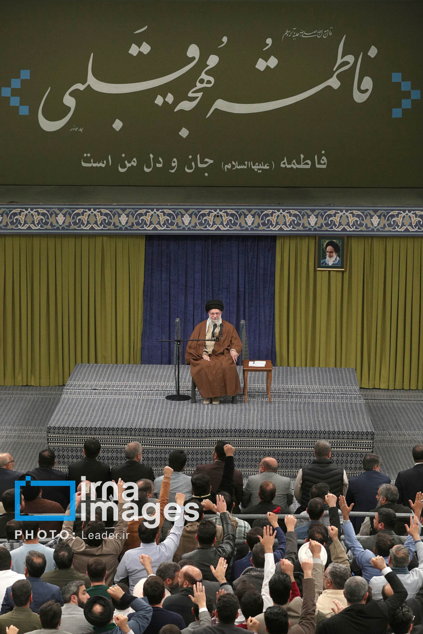 دیدار مداحان اهل بیت (ع) با رهبر انقلاب دیدار مداحان اهل بیت (ع) با رهبر انقلاب