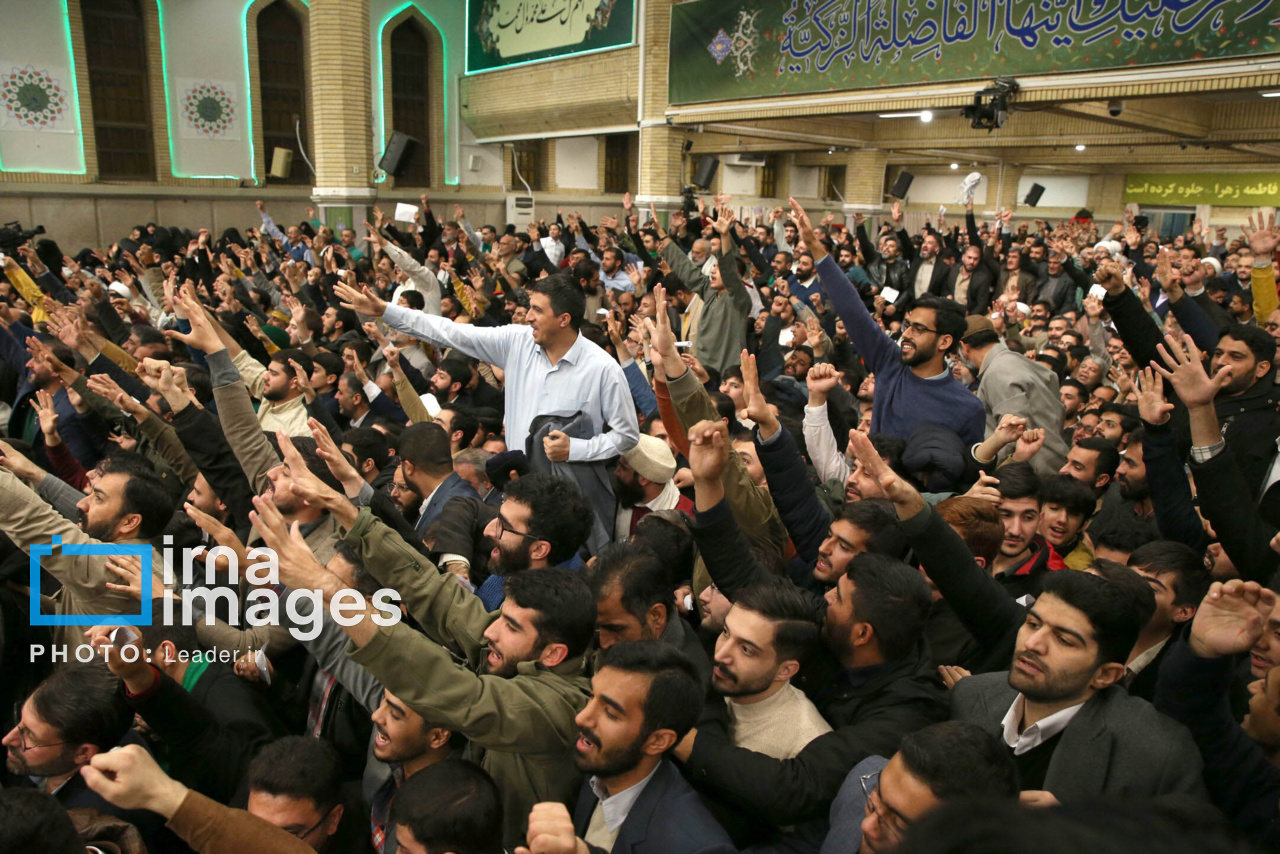 دیدار مداحان اهل بیت (ع) با رهبر انقلاب دیدار مداحان اهل بیت (ع) با رهبر انقلاب