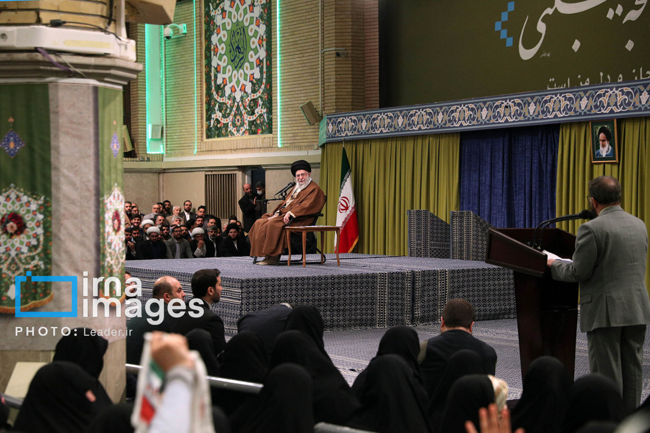 دیدار مداحان اهل بیت (ع) با رهبر انقلاب دیدار مداحان اهل بیت (ع) با رهبر انقلاب