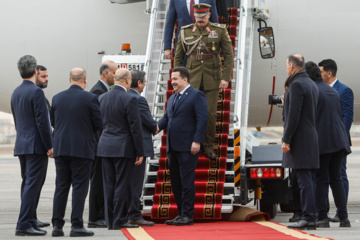 El primer ministro iraquí llega a Teherán