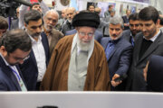 Ayatollah Khamenei visits exhibition on private sector’s achievements