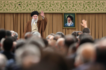 L’Ayatollah Khamenei reçoit un groupe d'industriels du secteur privé et de personnalités du monde économique