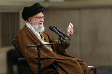 L’Ayatollah Khamenei reçoit un groupe d'industriels du secteur privé et de personnalités du monde économique