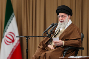 L’Ayatollah Khamenei reçoit un groupe d'industriels du secteur privé et de personnalités du monde économique