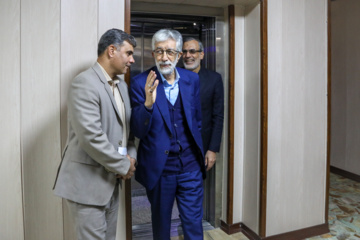 حضور غلامعلی حداد عادل در ایرنا و دیدار با مدیر عامل