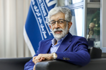 حضور غلامعلی حداد عادل در ایرنا و دیدار با مدیر عامل