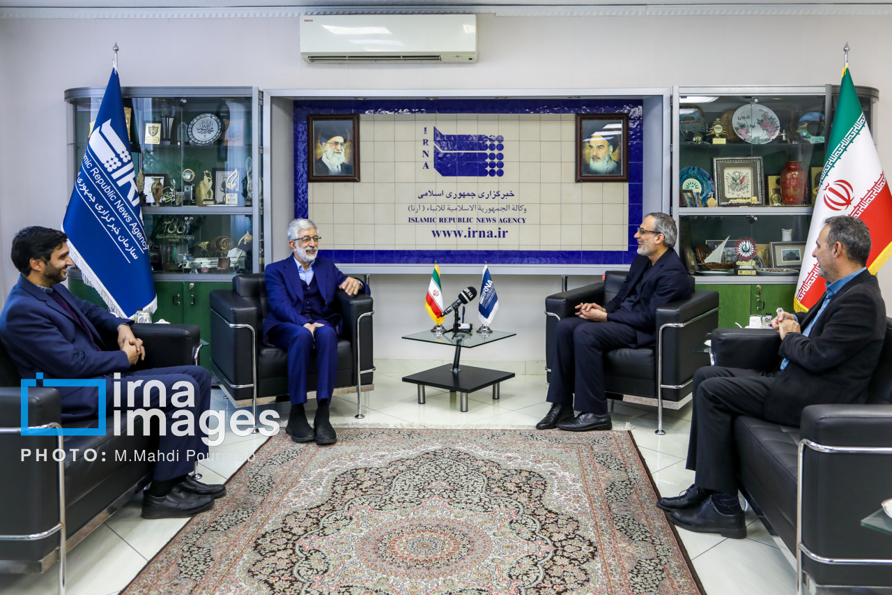 غلامعلی حدادعادل از خبرگزاری ایرنا بازدید کرد