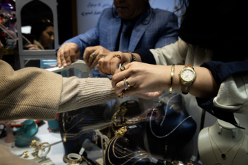 Retour en image de la 16ᵉ exposition de l'or, de l'argent, des bijoux, tenue à Téhéran, capitale iranienne 