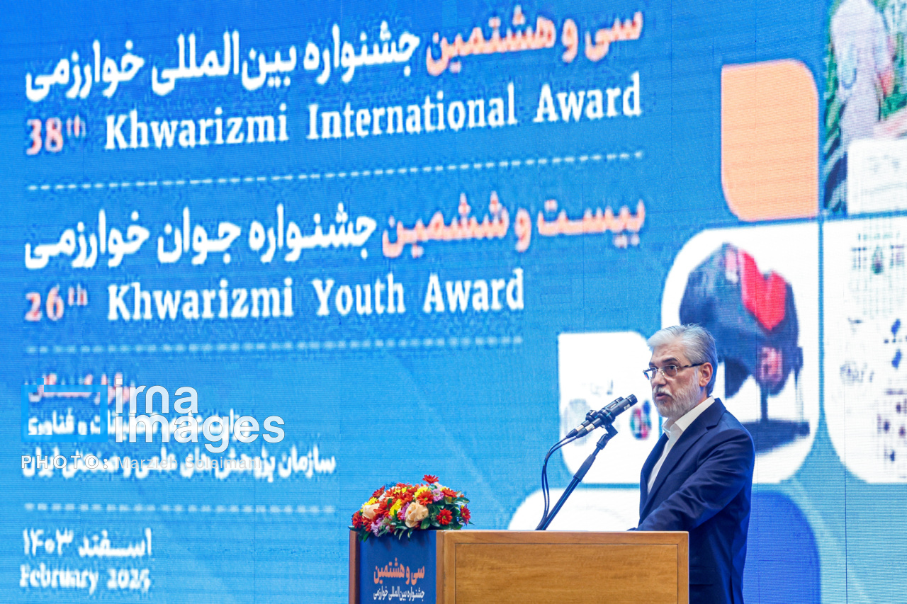 وزیر علوم: مهاجرت نخبگان، گاهی تبعید خودخواسته است