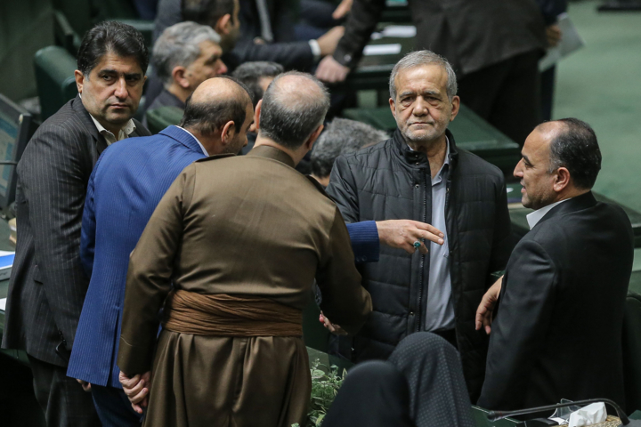 پزشکیان باصداقت و پایبند به عهد است/کنار گذاشتن انحصارطلبی راه حل بحرانها