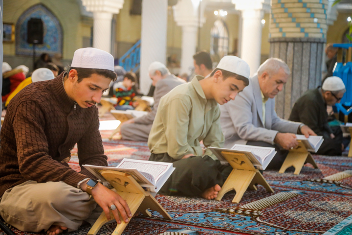 نحوه بیان قرآن برای قرار گرفتن علم در کنار اخلاق و عمل
