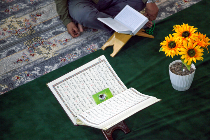 نحوه بیان قرآن برای قرار گرفتن علم در کنار اخلاق و عمل