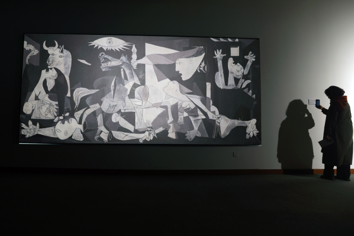 صف بستن مقابل موزه هنرهای معاصر؛ آرزویی که به گور نرفت