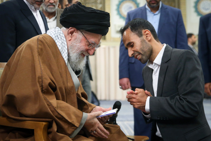شاعران در سوگ رهبر شهید؛ از خاطره دیدار تا اشک وداع