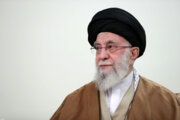 Leader emphasizes the role of religious scholars in shaping new Islamic civilization