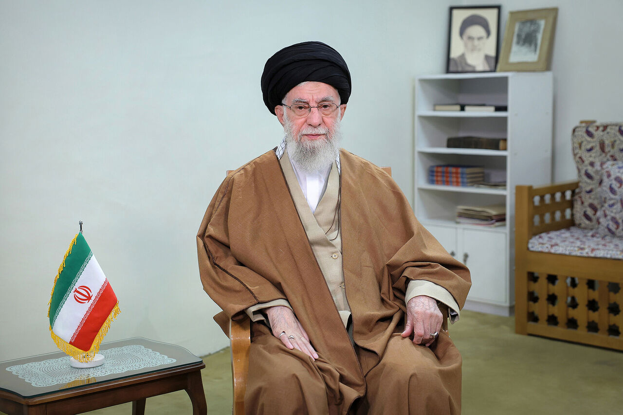 سال ۱۴۰۴، سال «سرمایه گذاری برای تولید»/ آرزوی خیر و صلاح و پیروزی برای امت اسلامی سال ۱۴۰۴، سال «سرمایه گذاری برای تولید»/ آرزوی خیر و صلاح و پیروزی برای امت اسلامی