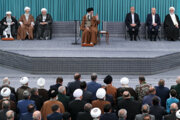 Rencontre du Leader avec un groupe de responsables iraniens et d’ambassadeurs des pays islamiques