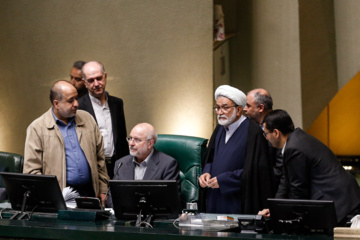 قالیباف: دولت برای تصویب آیین نامه‌های برنامه هفتم اولویت‌گزینی کند