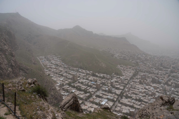 آسمان آبی لرستان محو در غبار ریزگردها