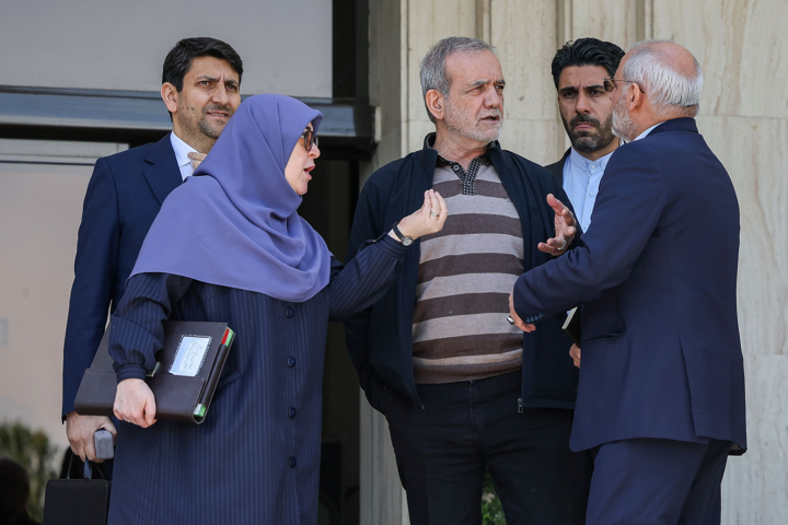 اعضای هیأت دولت در جمع خبرنگاران - ۲۷ فروردین ۱۴۰۴