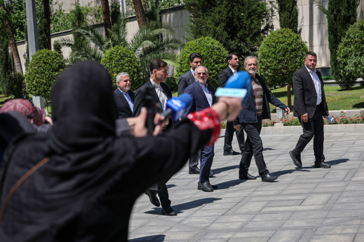 اعضای هیأت دولت در جمع خبرنگاران - ۲۷ فروردین ۱۴۰۴