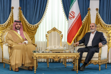 Le ministre de la défense de l'Arabie saoudite, Khalid bin Salman, reçu par le Secrétaire du Conseil suprême de sécurité nationale iranienne