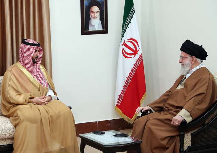 وزير الدفاع السعودي يجتمع مع مسؤولين إيرانيين في طهران