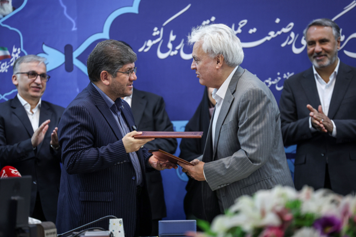 امضا تفاهم‌نامه سرمایه‌گذاری در حوزه ریلی