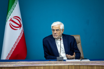 عارف: نمی‌توان قوانین سنتی را به فضای مجازی تسری داد