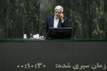 عارف: راهبرد دولت اجرای برنامه هفتم و سیاست‌های کلی نظام است
