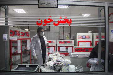 اهدای خون برای مجروحان حادثه انفجار بندر شهید رجایی