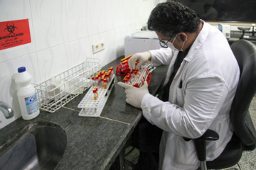 اهدای خون برای مجروحان حادثه انفجار بندر شهید رجایی