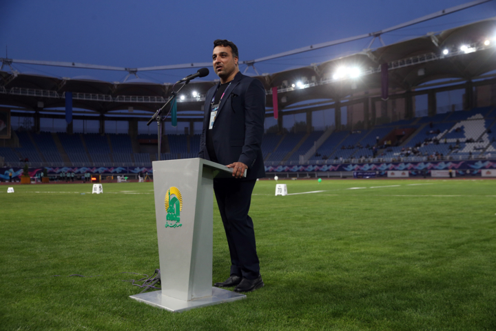 بررسی احتمالات سقوط و قهرمانی لیگ برتر فوتبال در روز شاخ و شانه کشیدن در والیبال