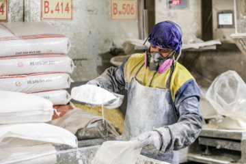 « Les ouvriers » des usines de fabrication de pneus